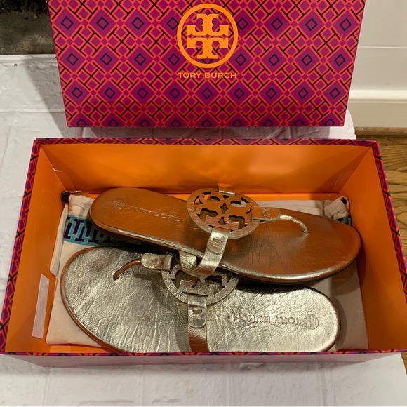 Tory Burch Miller metallic wrinkled leather sandal. - Picture 1 of 2